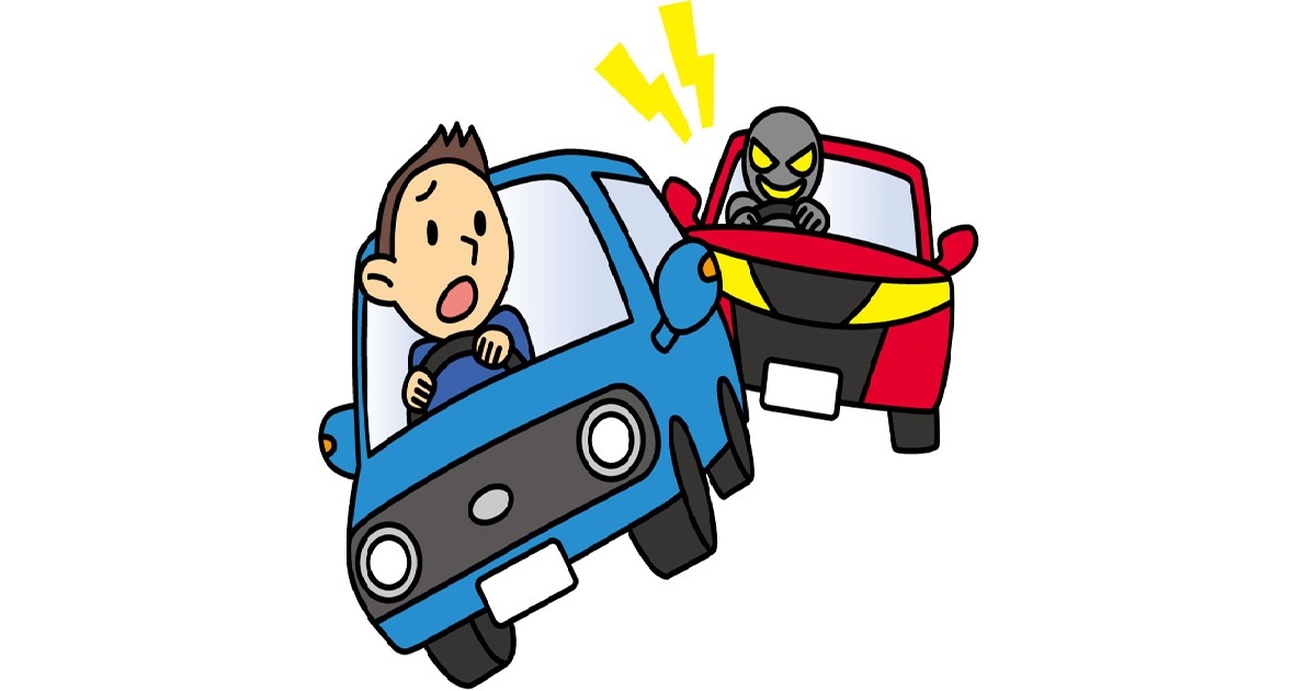 高速道路で後方から迫る黒いセダンをルームミラー越しに見た際の、運転手の絶望的な表情